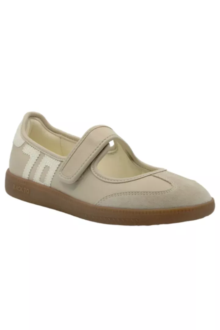 Back 70 Aya Sneaker