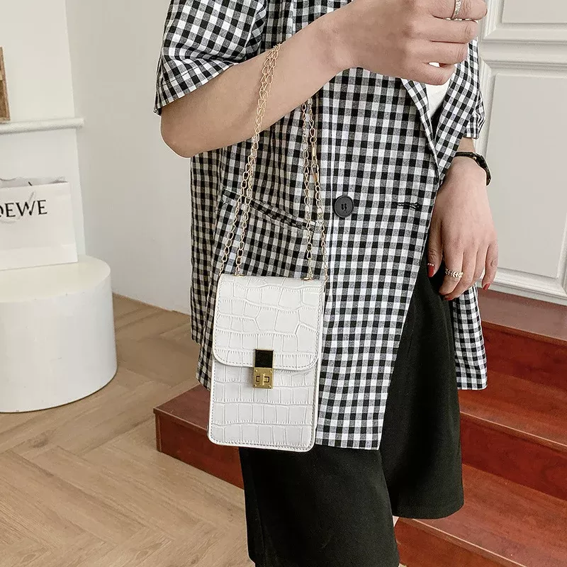 Basic Grain Rock Design Compact Pouch