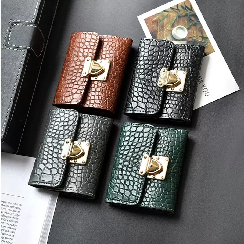 Basic notch latch folding purse