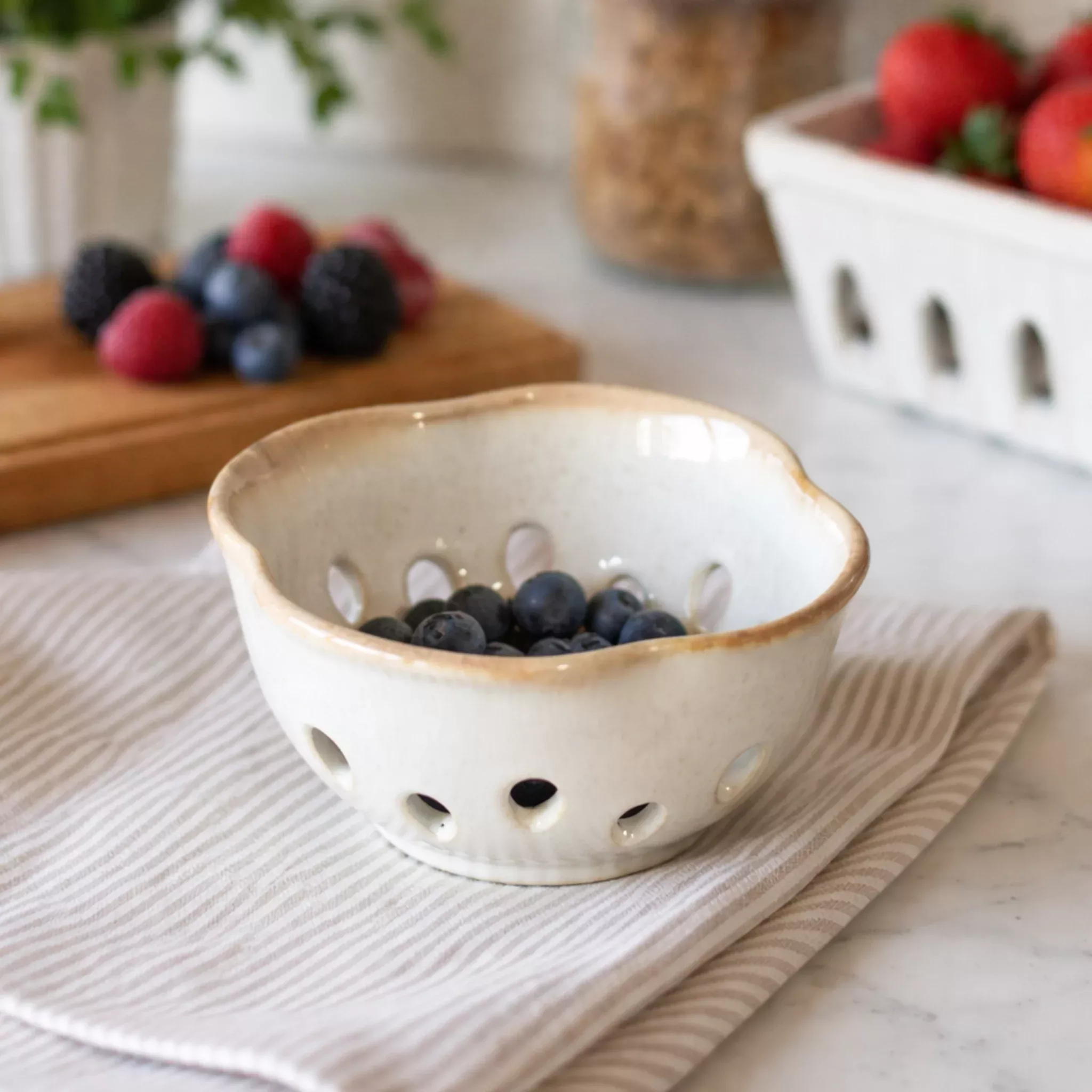 Latte Splatter Berry Bin
