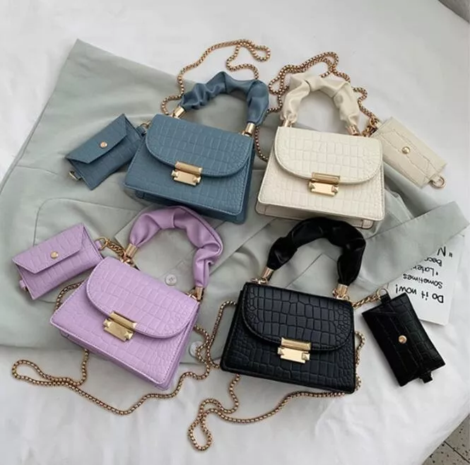 Universal link crossbody purse